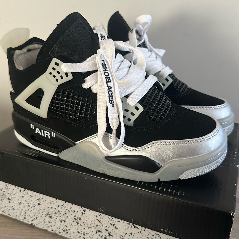 “Off White” Air Jordan 4 (BLACK CAT)